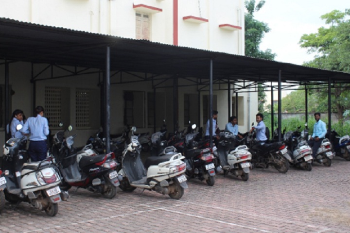 https://cache.careers360.mobi/media/colleges/social-media/media-gallery/40906/2021/11/1/Parking Facility of Institute of Management Pt Ravishankar Shukla University Raipur_Others.jpg